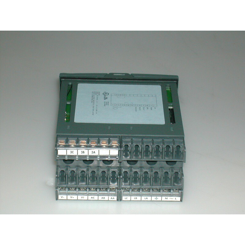 PRECISION TEMPERATURE CONTROLLER EUROTHERM 2108i