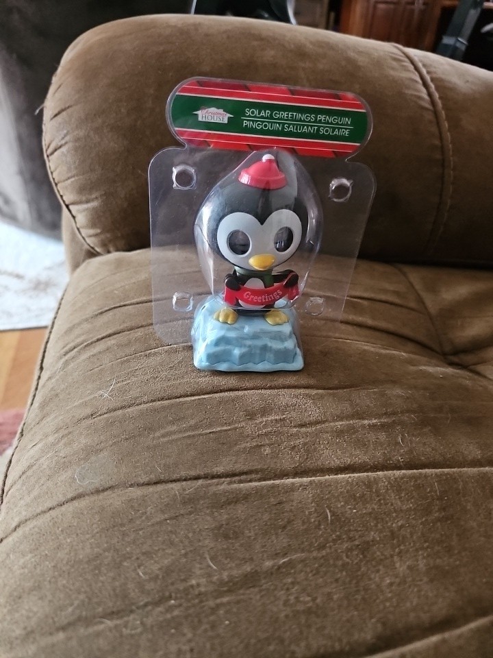 New Solar-Powered Dancing Penguin