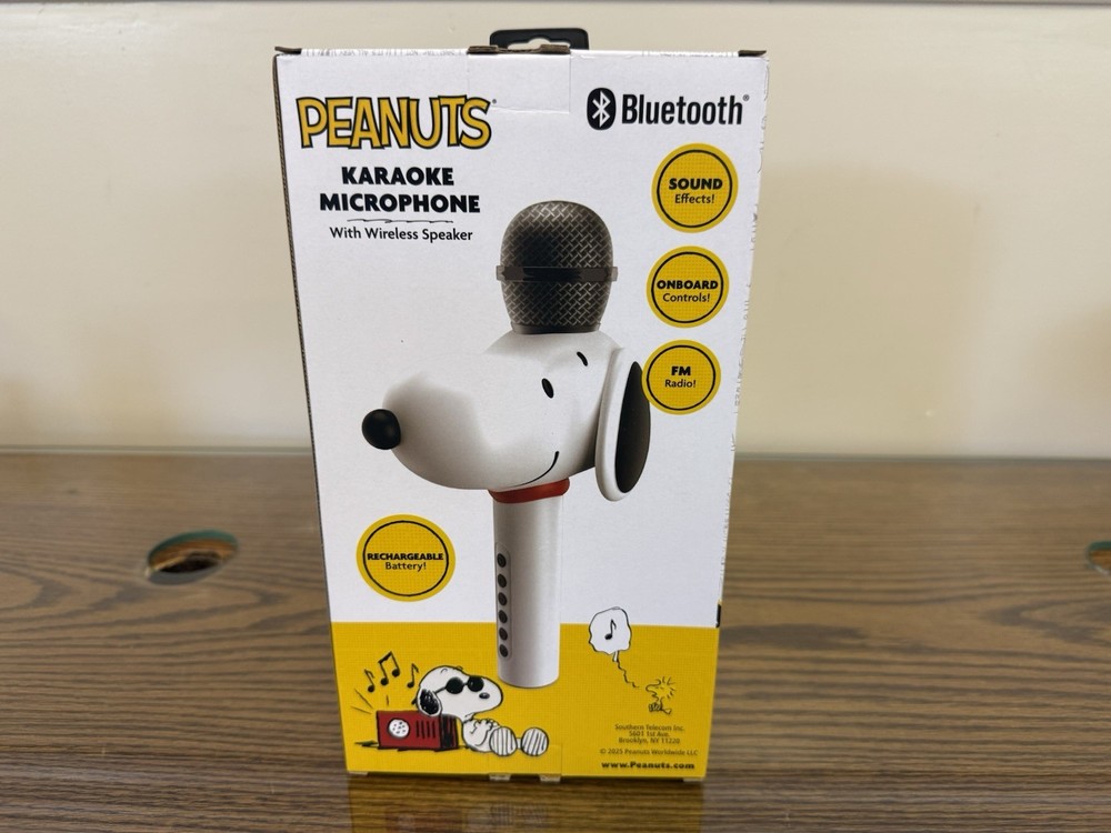 Peanuts Snoopy Bluetooth Karaoke Microphone Wireless Speaker NEW