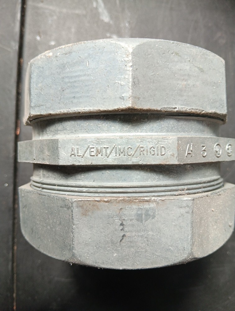 3" ARLINGTON COMPRESSION CONDUIT COUPLINGS. C011