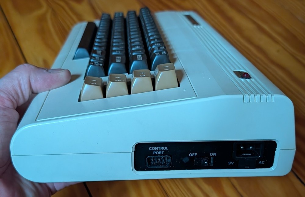 Commodore VIC-20 Computer In Box, Powercords, Manual, Dustcover, & All Inserts