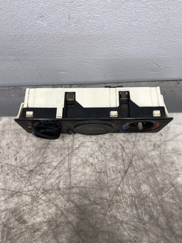 2012 Peterbilt 587 Climate Control Q216009 (718-11273)