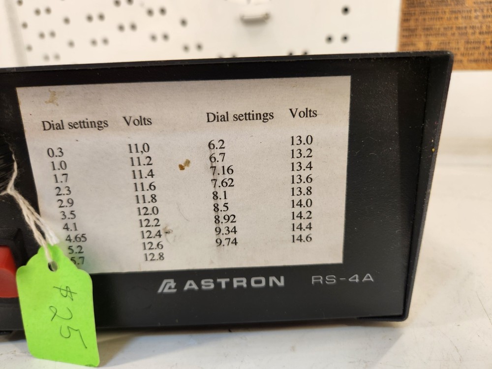 ASTRON Model RS-4A Power Supply 13.8 VDC / 4A ~ Untested