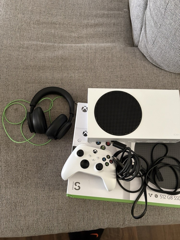 Xbox Series S Console Bundle with 2 Controllers , Headset, HDMI & Power Cable
