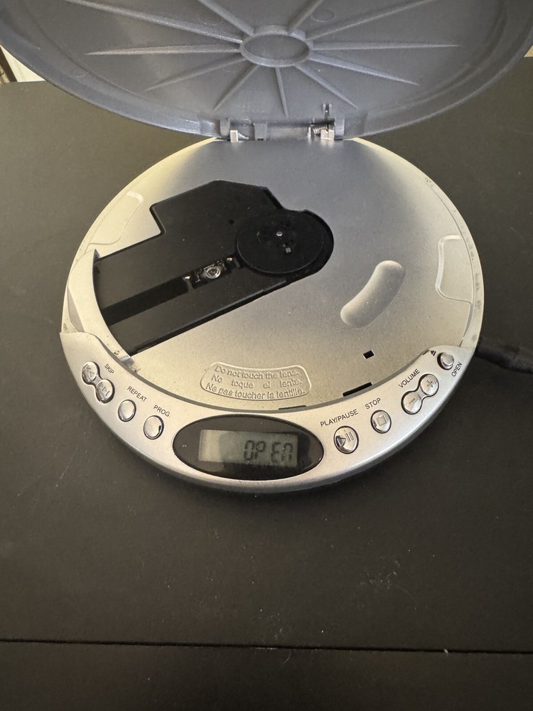 Durabrand Compact Disc CD Player Model CD-566 Digital Audio Portable Tested