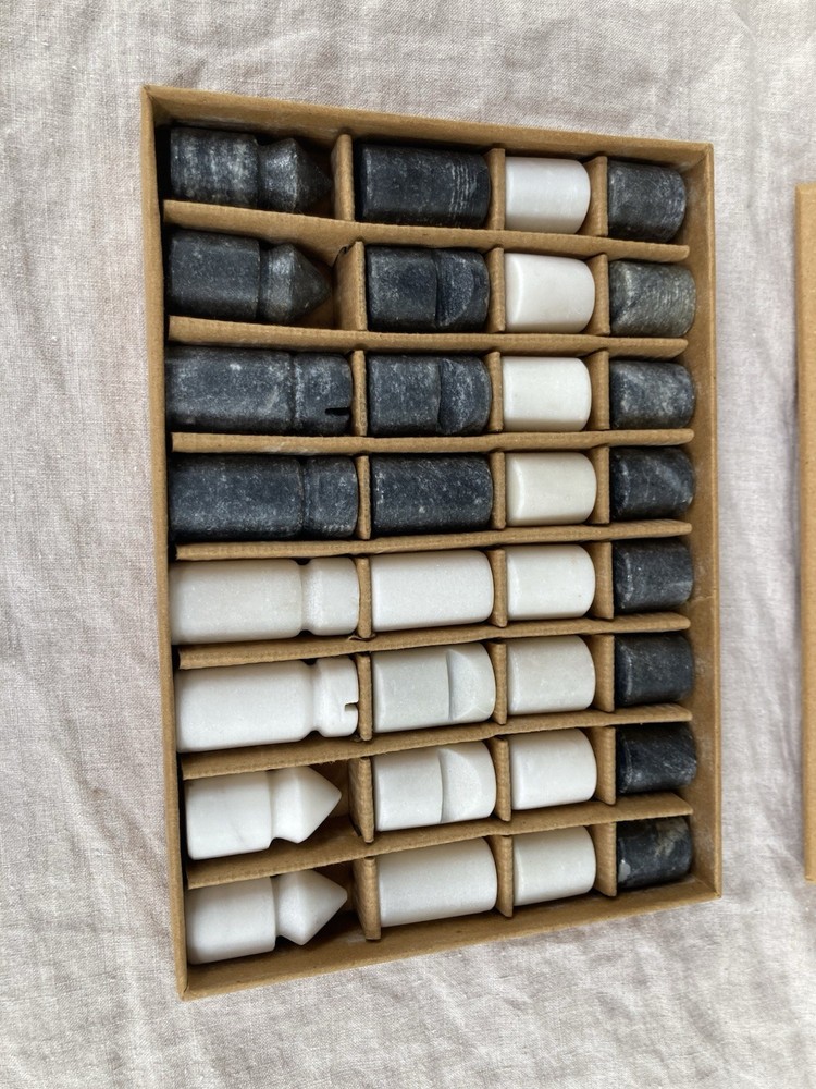 Solid Marble Chess Set Cylinder Shaped Black & White Pieces