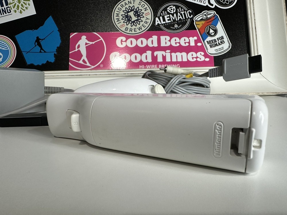 OFFICIAL Nintendo Wii Power Supply AC Adapter Sensor Bar AV Cables & Controller