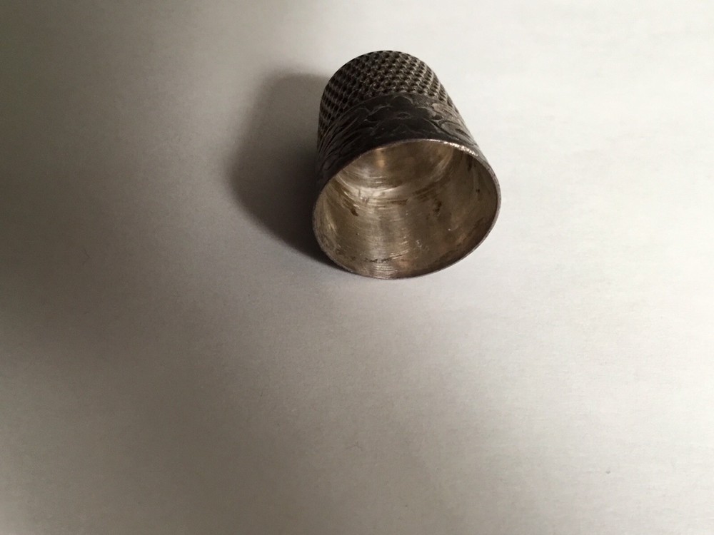 VINTAGE STERLING SILVER THIMBLE WEBSTER 12 FLOWER BORDER