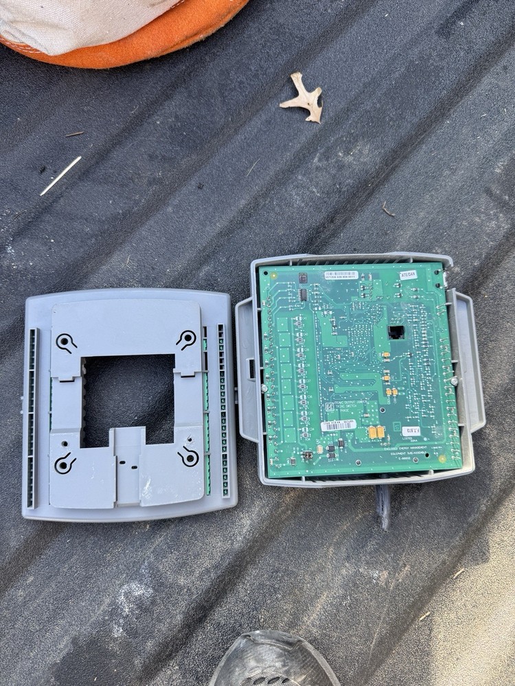 Staefa Control System TALON Predator Unit Controller 587175 24VAC Corded