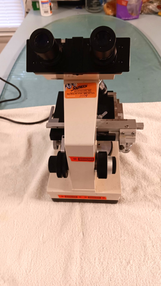 Swift Model M1000-D Microscope