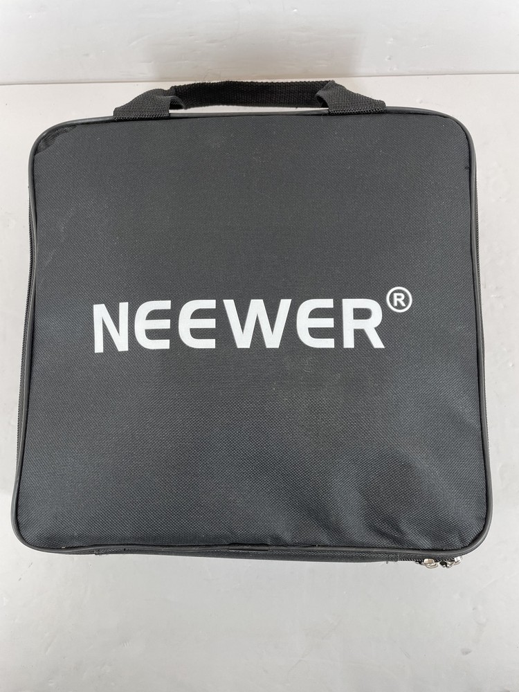 Neewer NL-660 Bi-Color Dimmable LED Video Light Panel with Barn Doors & Case