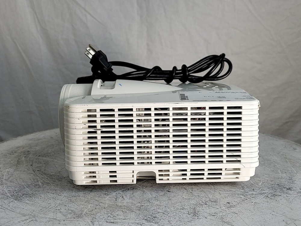 MITSUBISHI WD570U DLP Projector SEE NOTES