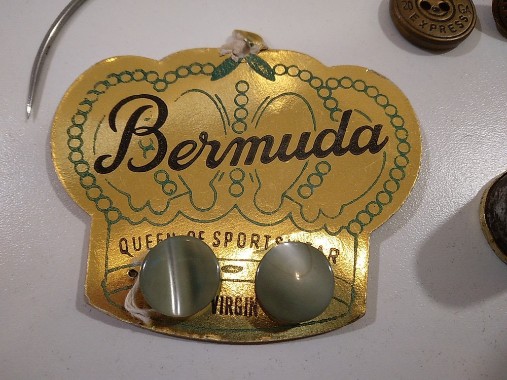 ANTIQUE SEWING THIMBLE AND BUTTON LOT