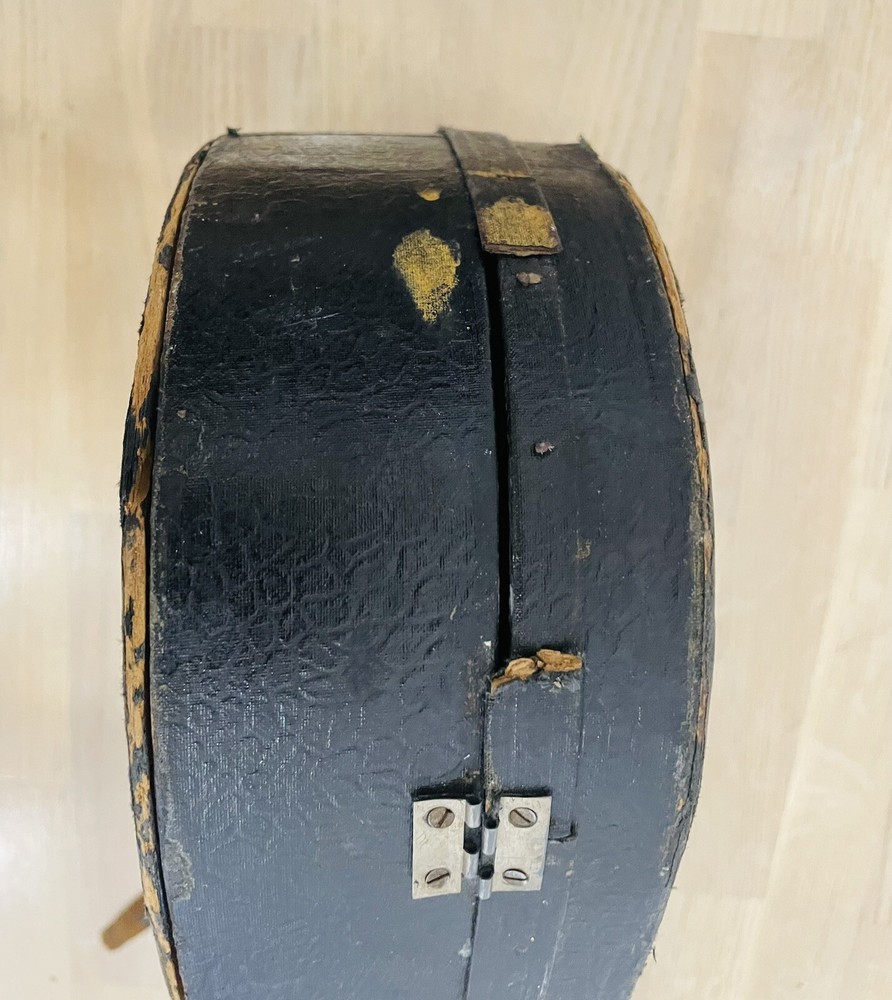 Old vintage violin case