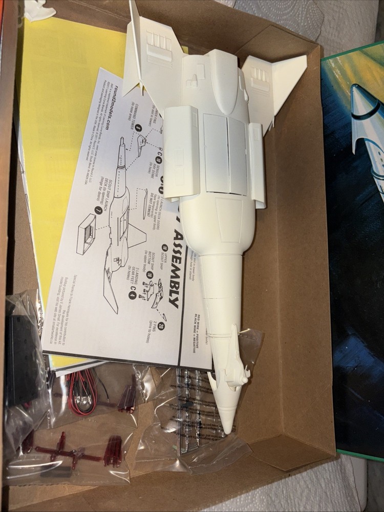1/500 AMT Strategic Space Command Galactic Cruiser Model Kit