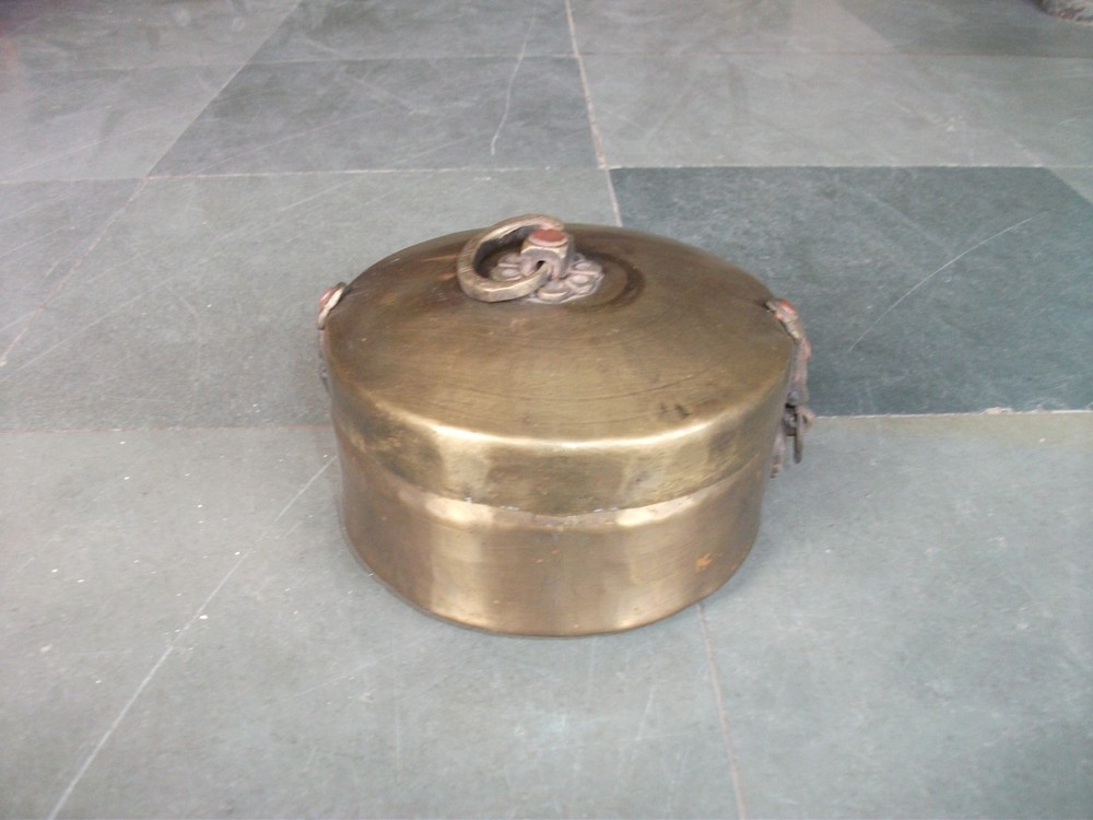 Vintage Brass Handcrafted Round Shape Solid Jewellery Box