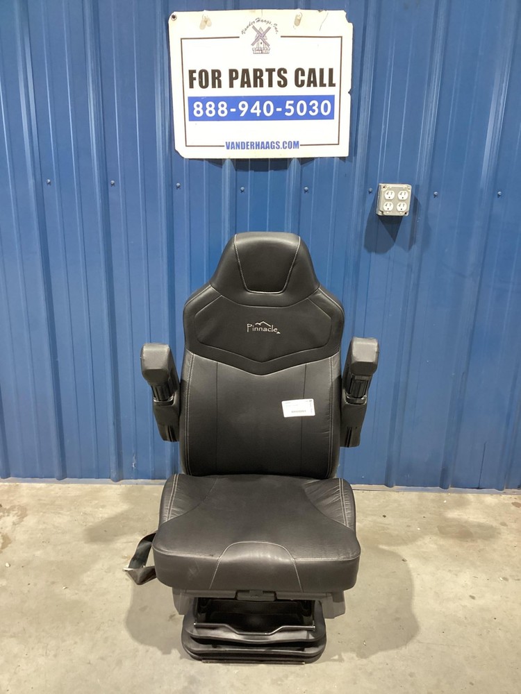 2017 Peterbilt 579 Left Air Ride Seat