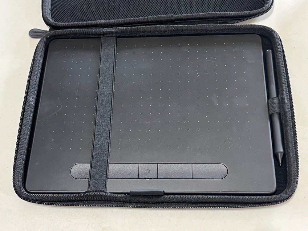 Wacom Intuos Small Digital Graphics Drawing Tablet