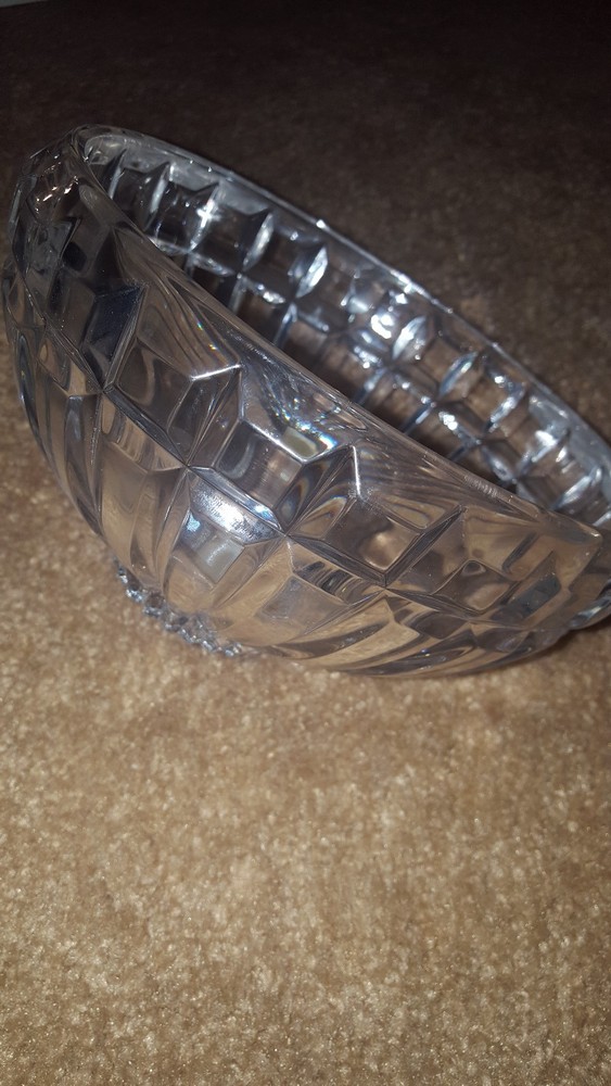 DISCONTINUED MIKASA REFLECTIONS PATTERN CRYSTAL 8" DIAMETER BOWL