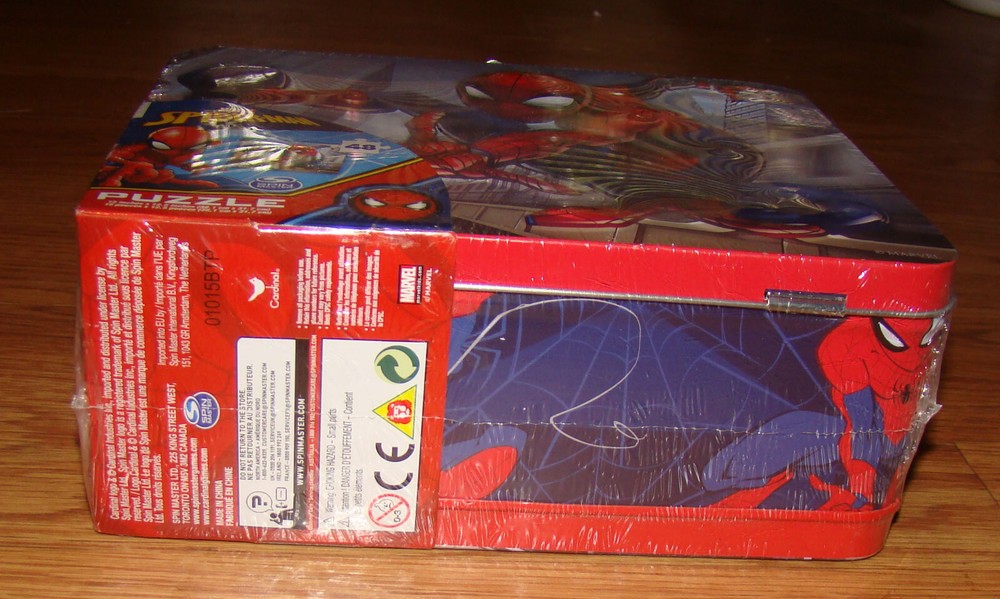 Spin Master Marvel Comics SPIDER-MAN Puzzle (48pcs) in Tin 7"x6" Lunch Box