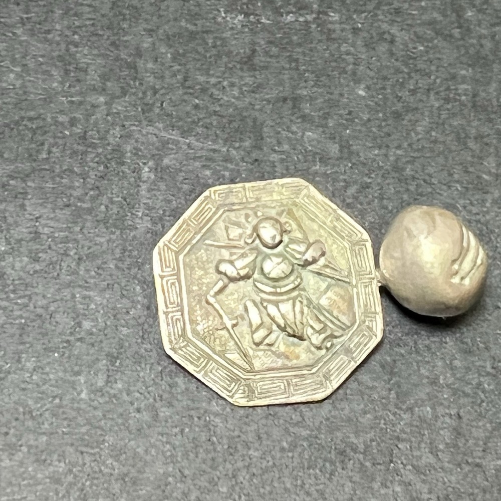 VINTAGE SAMURAI OR FIGURAL SILVER TOGGLE BUTTON Octagon shape 4.19g (Tiny hole )