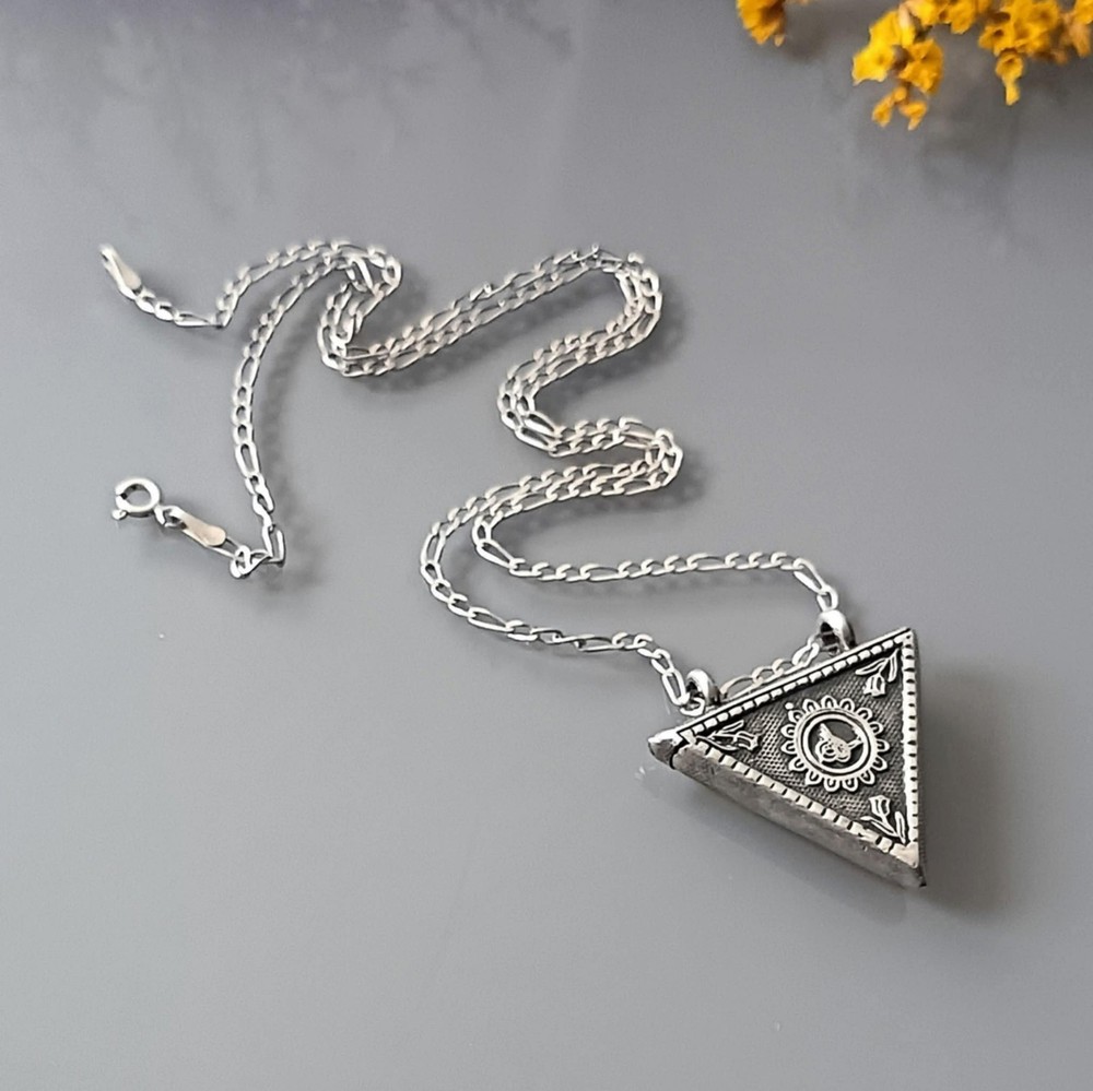Vintage snuff box silver pendant