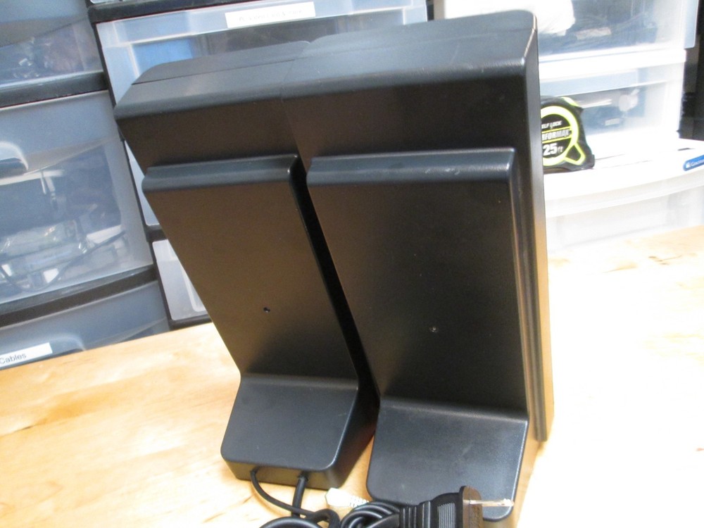 LOGITECH COMPUTER SPEAKERS SET S-0264A - GOOD CONDITION Works Good