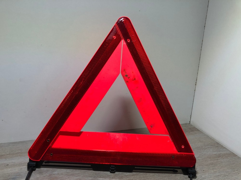 2008 MERCEDES C CLASS C200 HAZARD WARNING TRIANGLE