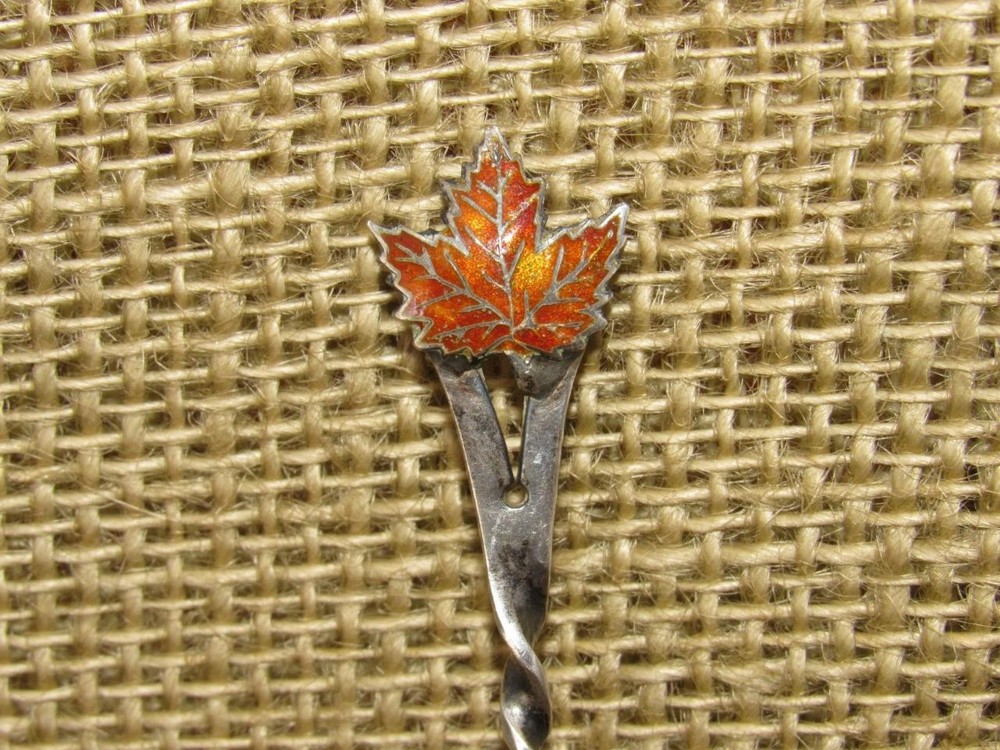 Antique LETHBRIDGE, Alberta Canada Sterling Maple Leaf Souvenir Spoon ~ Twisted