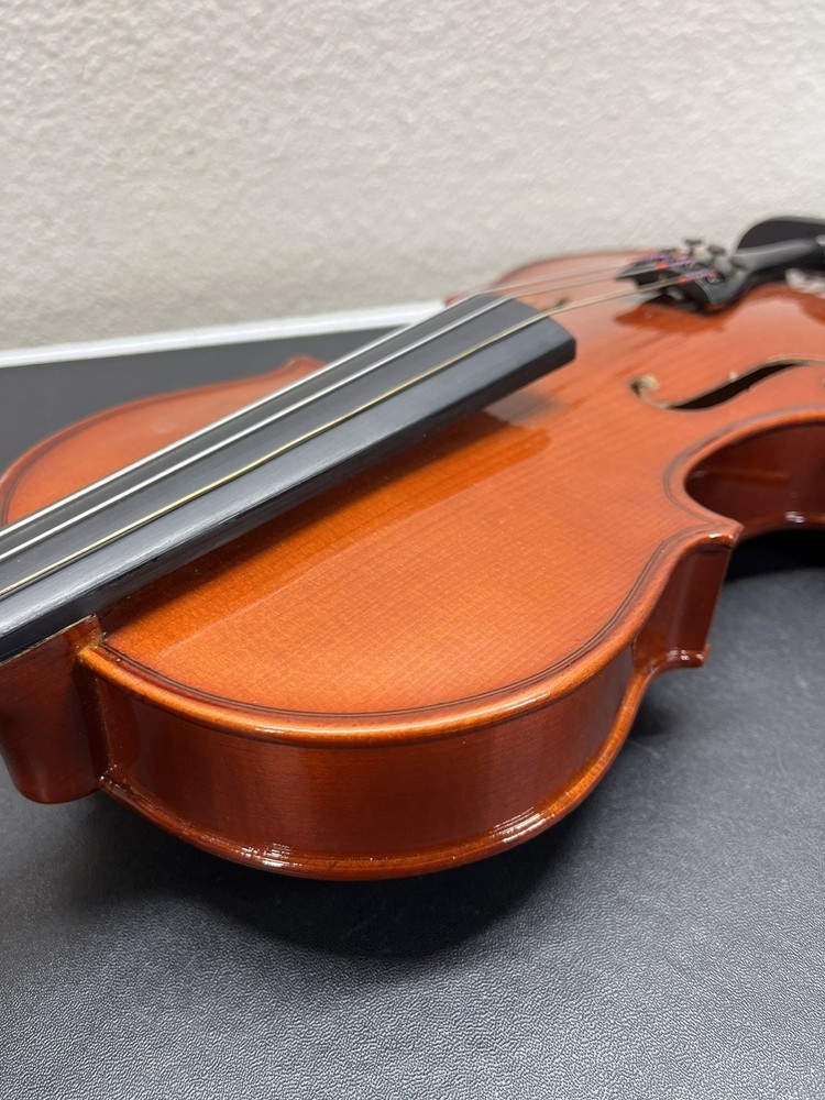Corelli Model No. TCV-50 Violin w/ Bow & Carrying Case