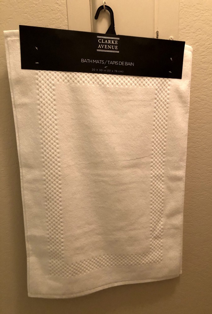 NWT Clarke Avenue White (2) Bath Mat