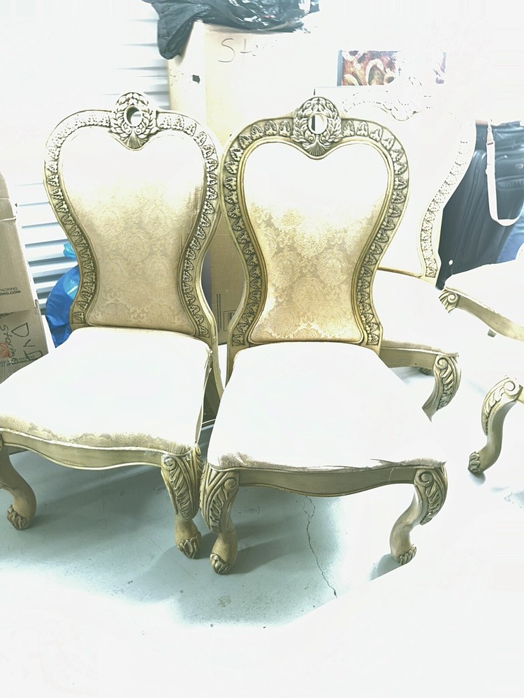 Dining table set for 6 With Extension Leaf Plus China Cabinet. USED