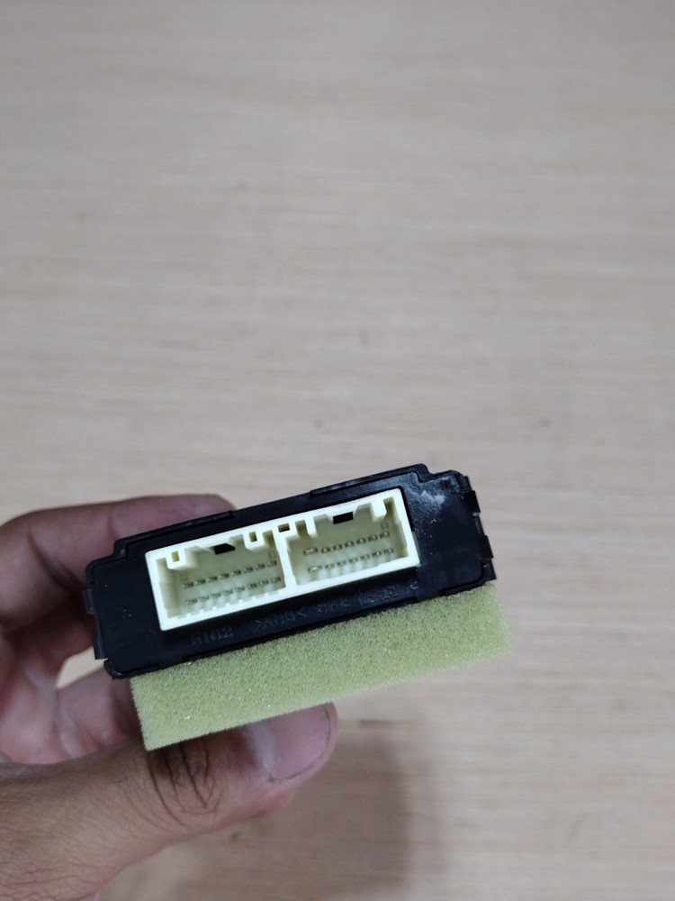 2010 2011 2012 LEXUS HS250H FRONT RIGHT PASSENGER DOOR MIRROR CONTROL MODULE