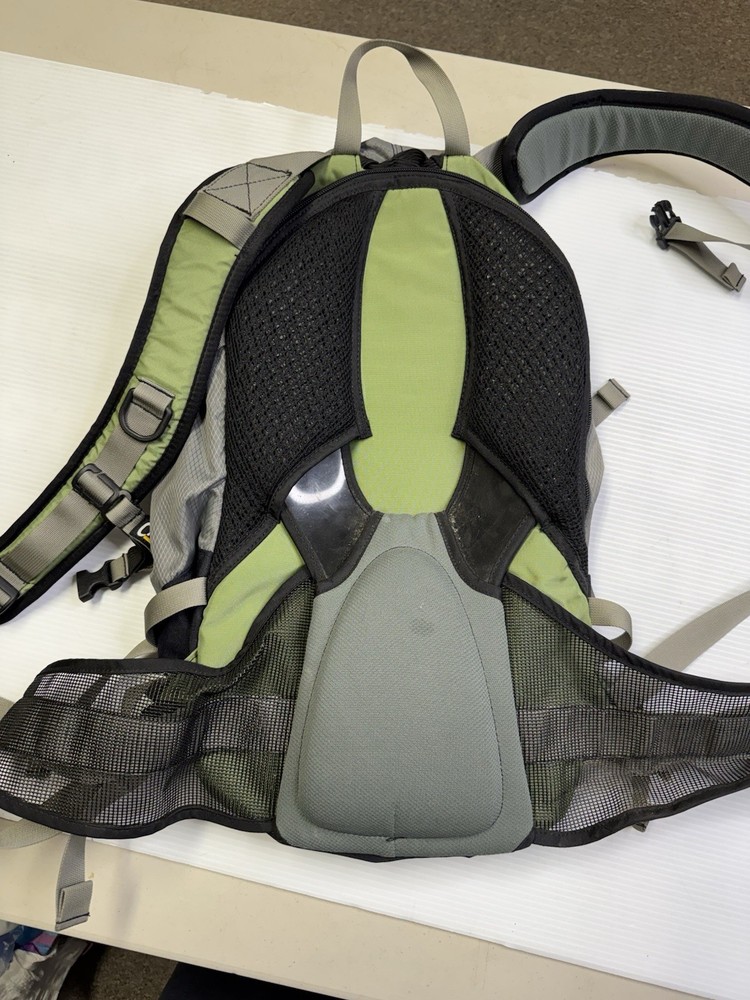 Camelbak Zephyr Gray/Green Hydration Backpack With Bladder