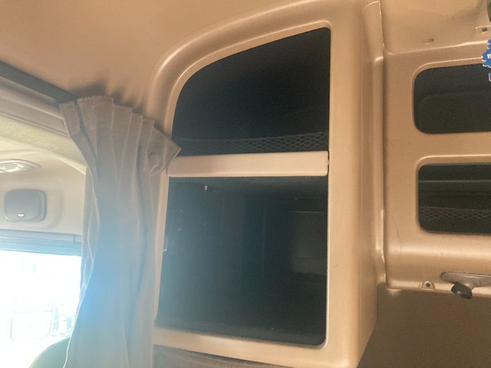 Peterbilt 386 Right/Passenger Sleeper Cabinet - Used