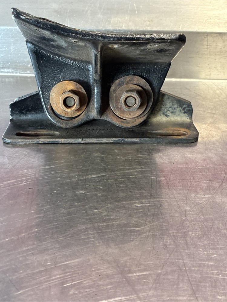 FREIGHTLINER BRACKET - UPPER EXHAUST SUPPORT, CAB MOUNTED, RH