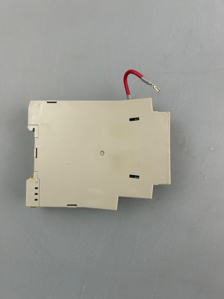 Omron, H3DE-M2, Multi-Function Timer with 8 Modes, DPDT (Used)