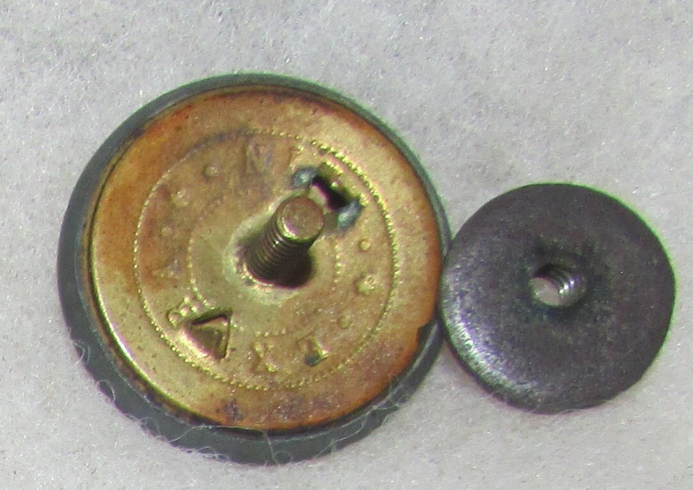 WW1 German Made US Army "US" Collar Disc. Button Style.
