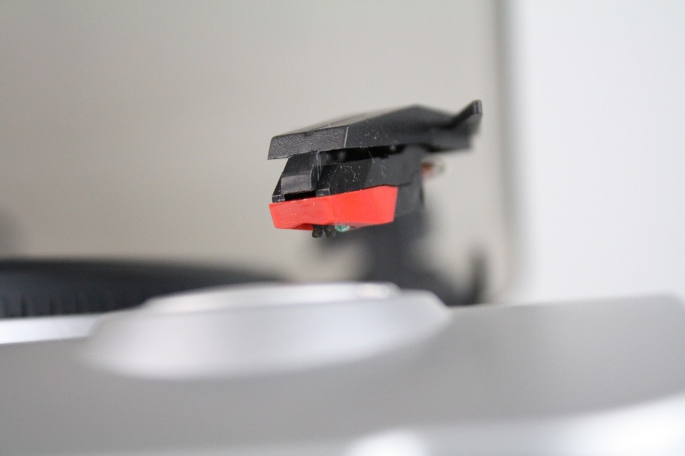 INNOVATIVE TECHNOLOGY IT ITUT-201SVR USB TURNTABLE (Needs New Needle)