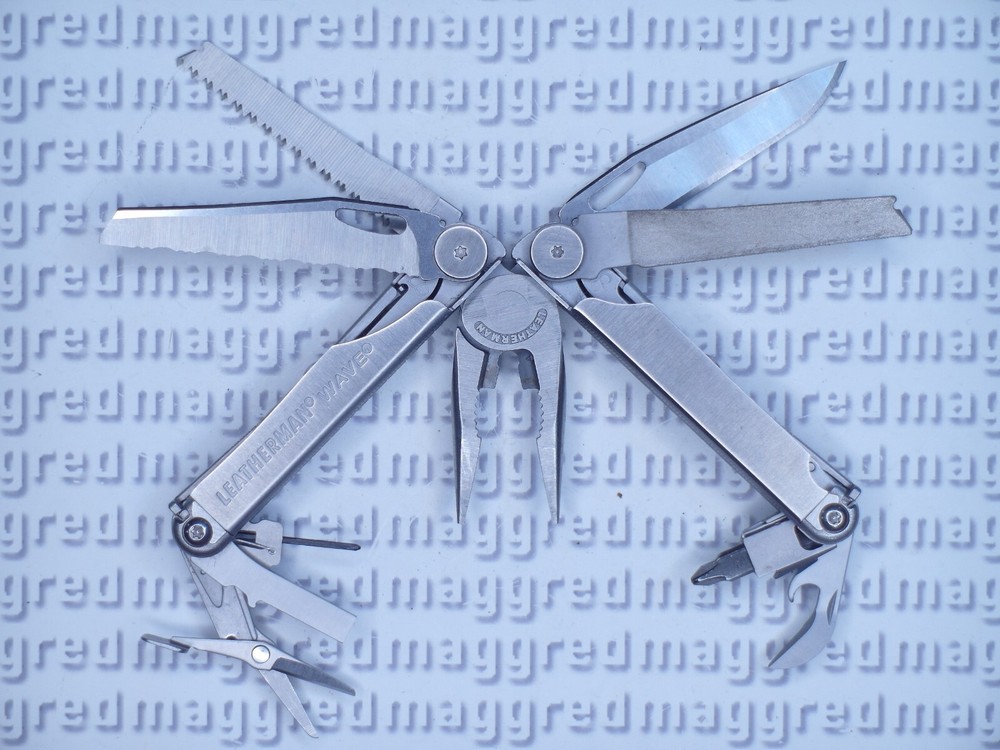NTSA (2010) LEATHERMAN WAVE NEEDLENOSE MULTI-TOOL w/NYLON SHEATH
