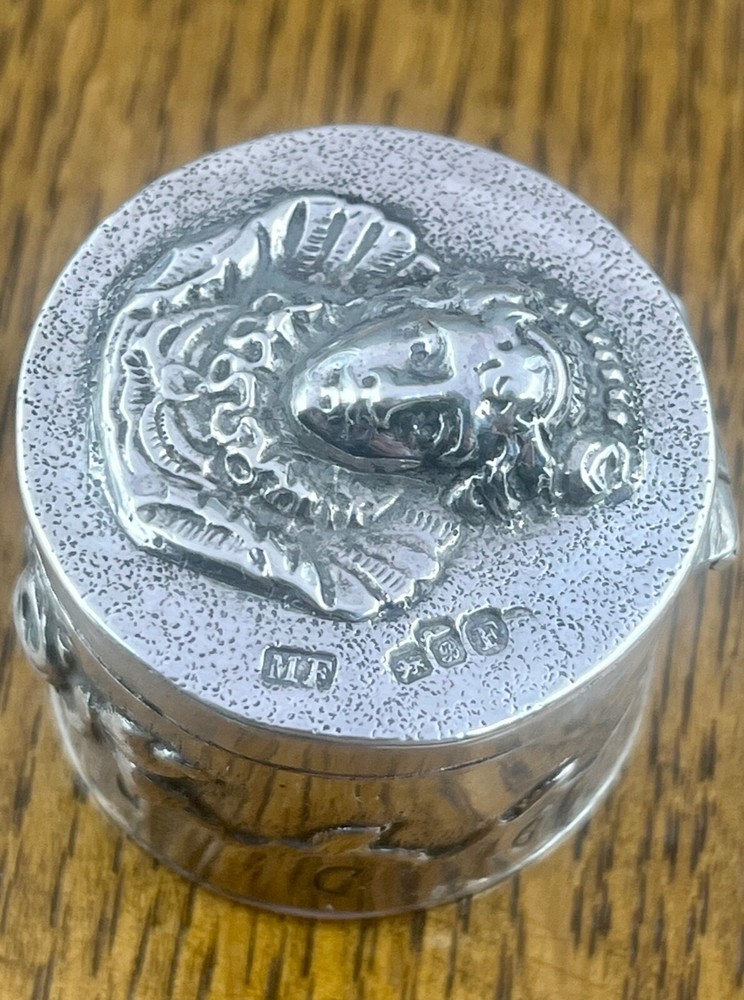 A decorative silver pill box hanua hallmarks import Chester 1902