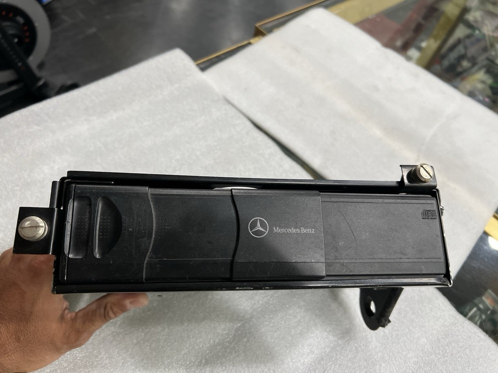 MERCEDES SLK CD CHANGER #A2038209089