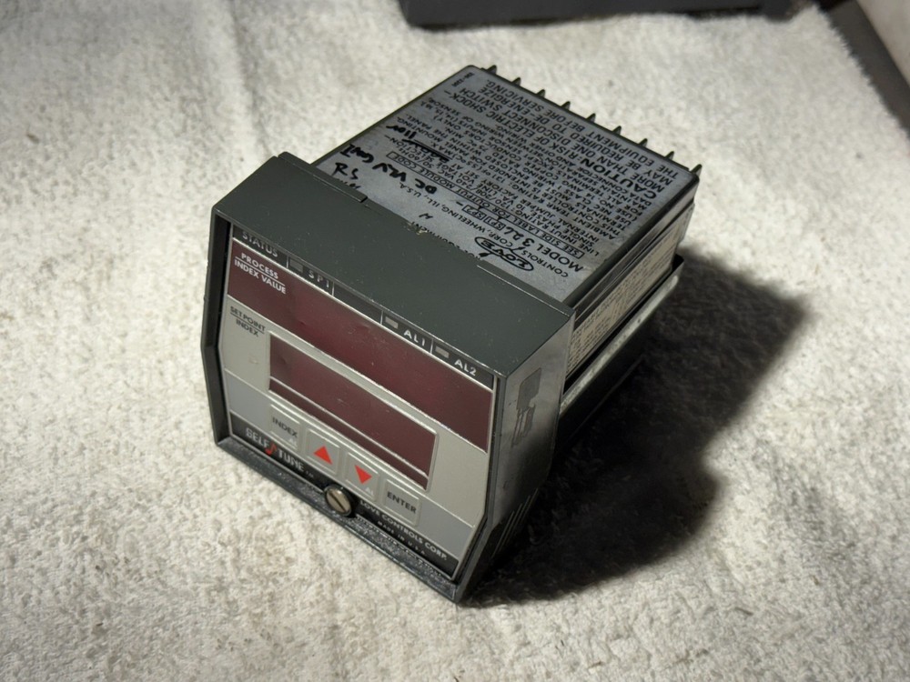 Love Controls Self Tune Process Meter 321-3308-140 NON-ISOL Current Controller