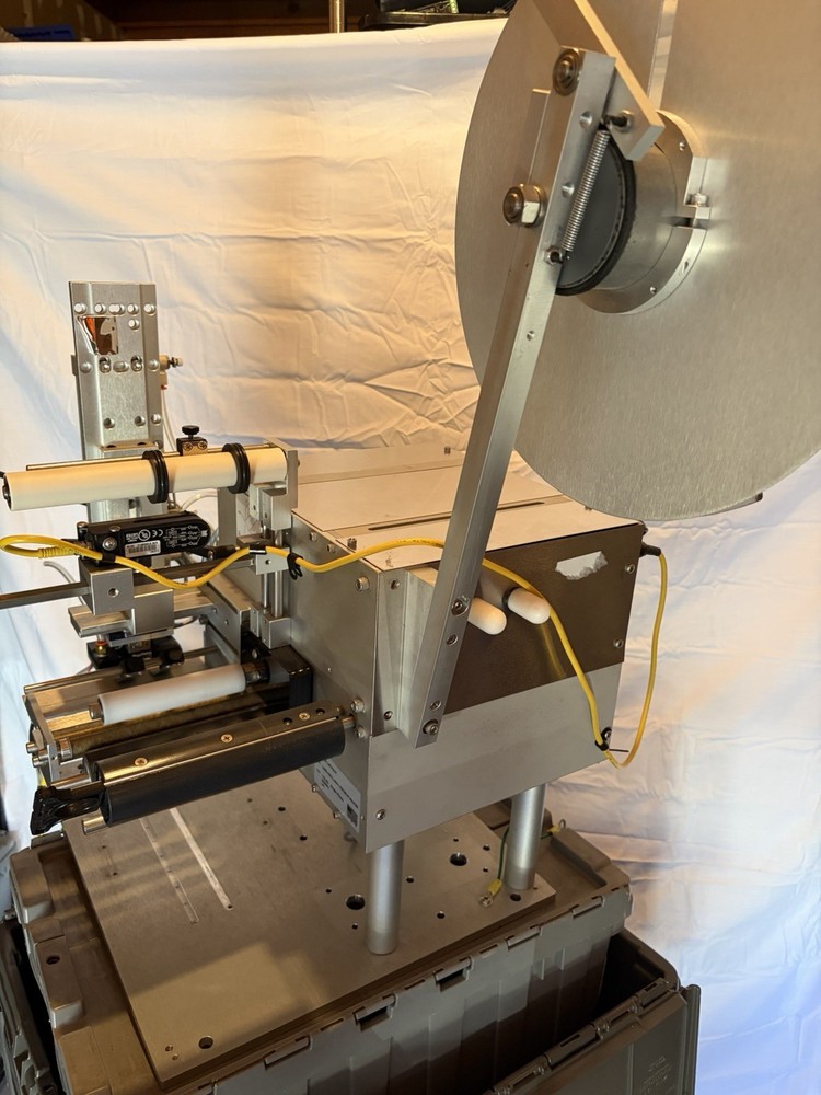 l-60 Left hand Labeler Universal labeling systems