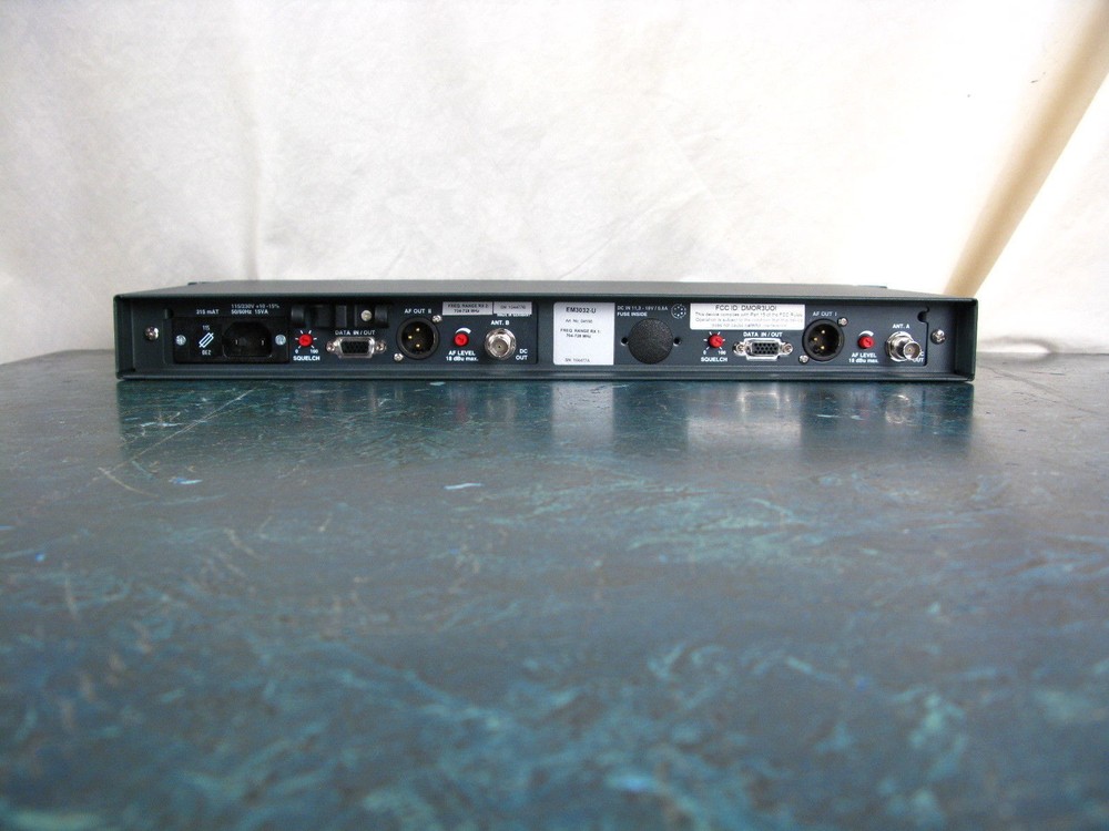 SENNHEISER EM 3032 FREQUENCY RANGE 704 - 728 MHz