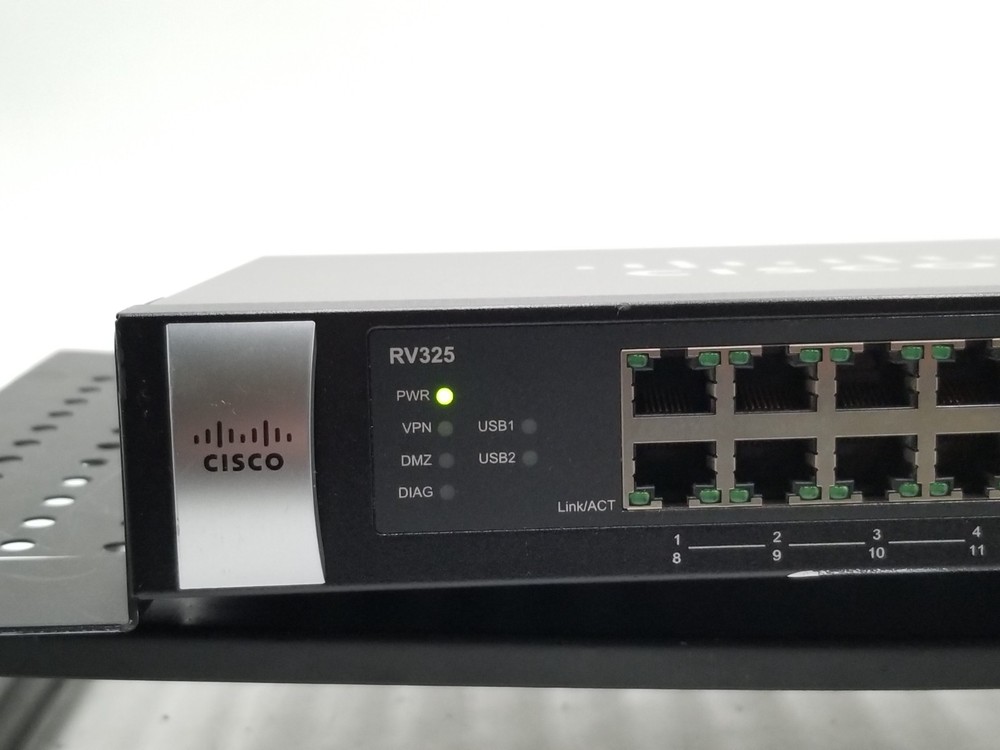 Cisco RV325 Rack Mount Router