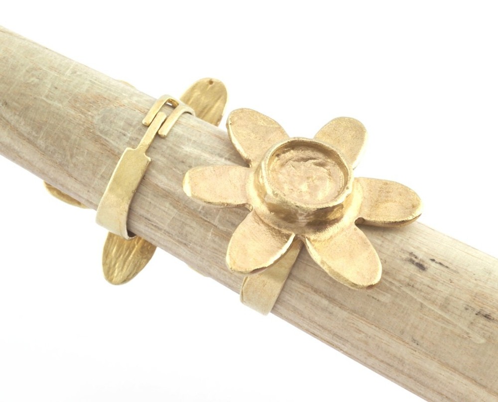 Daisy Flower Ring , Adjustable , Round Blank Bezel Setting - Raw Brass 5349