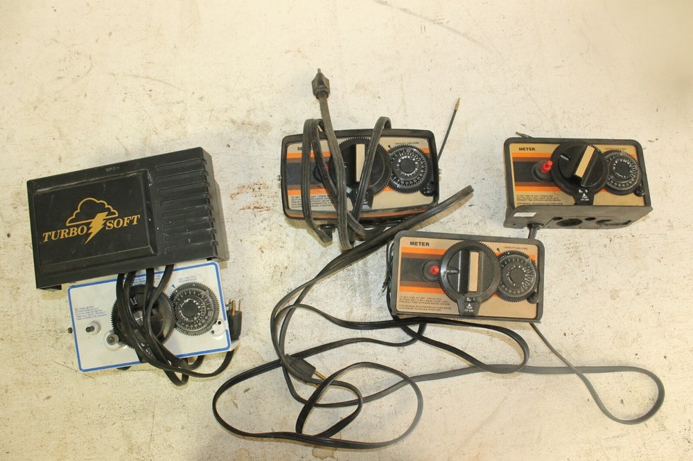 Lot of Fleck 5600 Water Softener timers for parts or rebuild