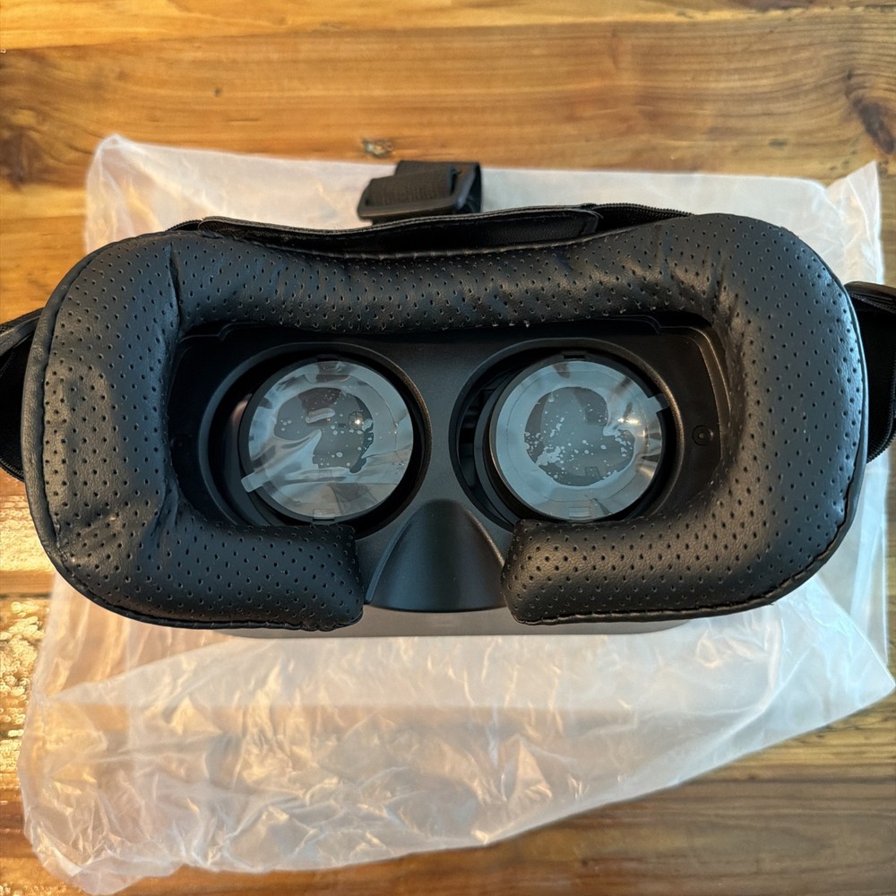 ProHT 3D Virtual Reality Glasses Smartphone VR Headset Gold Model Open Box