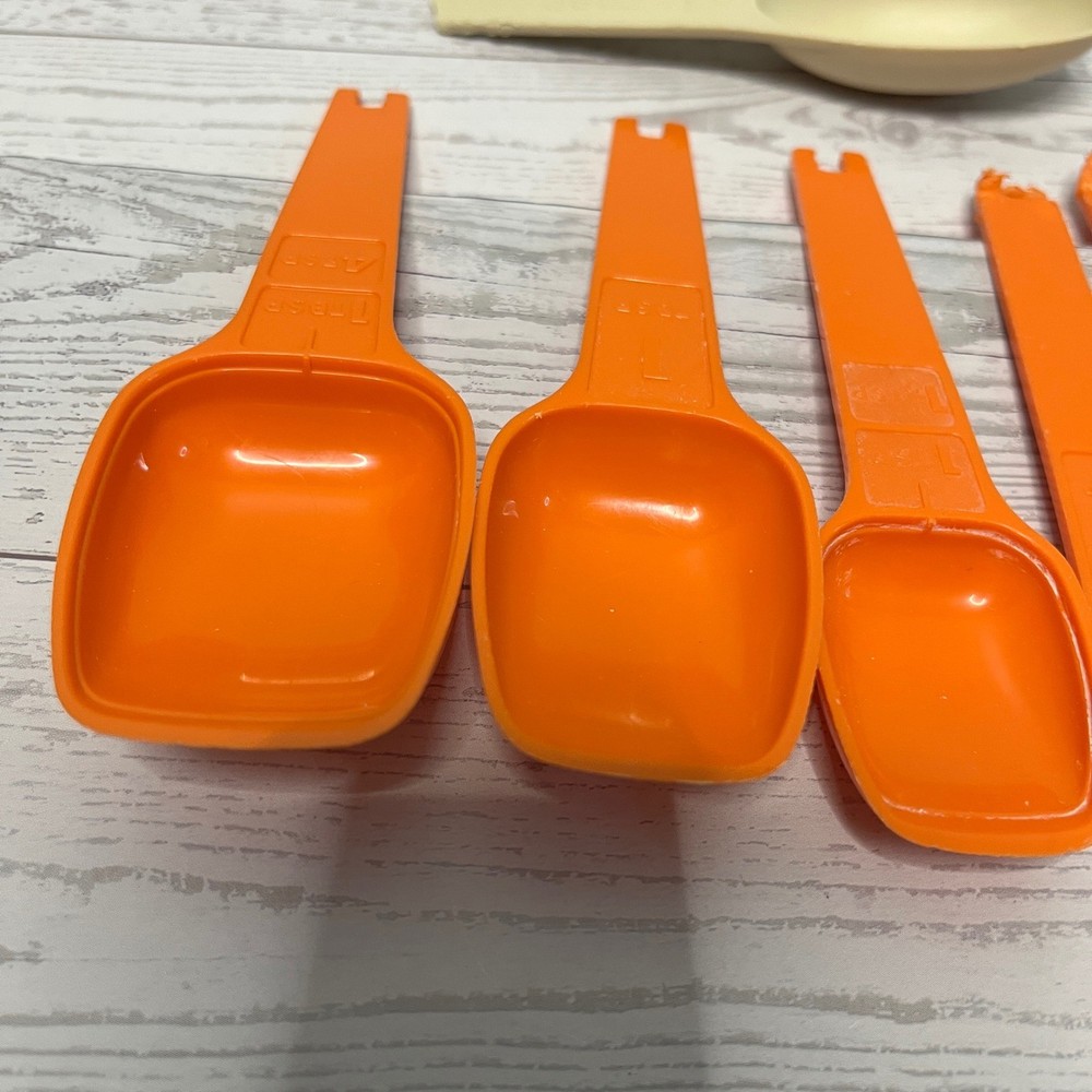 VTG Tupperware Measuring Spoons Set Orange Cream Plastic Kitchen Tools Bundle